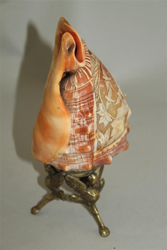 An Italian conch shell cameo table lamp, 7.75in.